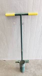 lot 45 image: Yard Butler Bulb Planter