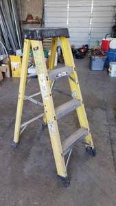 lot 64 image: Green Bull 4 Extra Heavy Duty Folding Ladder, 300lb Capacity