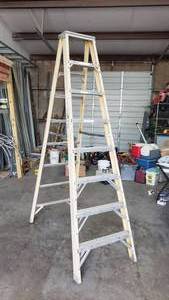 lot 106 image: Werner Extra Heavy Duty 8 Fiberglass Folding Ladder, 300lb Capacity
