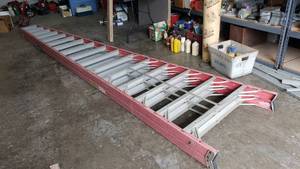 lot 111 image: Extra Heavy Duty 16 Fiberglass Folding Ladder