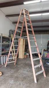 lot 112 image: Extra Heavy Duty 12 Fiberglass Folding Ladder