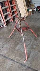 lot 117 image: Reed Tool Tripod Chain Pipe Vise.  14 to 6 Pipe
