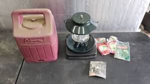 lot 170 image: Coleman Propane Lantern w Case