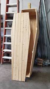 lot 176 image: Wooden Prop Coffin.  Turn up your Halloween decoration game