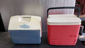 lot 178 image: Lot of 2 Igloo Coolers