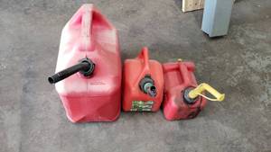 lot 185 image: Lot of 3 Gas Cans