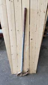 lot 193 image: Ideal 74-001 Pipe Bender.  Bends up to 12 pipe