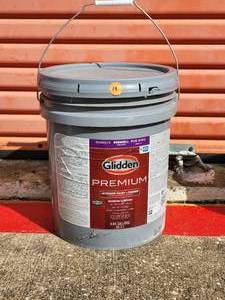 lot 19 image: GLIDDEN PREMIUM PAINT 5 GALLON - COLOR DESCRIPTION IN PICTURE 4
