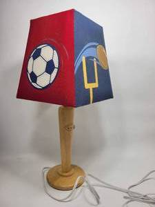 lot 84 image: BASEBALL BAT SHAPED PULL STRING LAMP WITH SPORTS THEMED LAMPSHADE