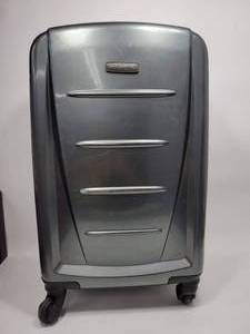 lot 85 image: SAMSONITE METALLIC SILVER HARD SHELL ROLLER SUITCASE