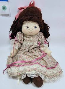 lot 101 image: LARGE RAG DOLL IN FLOWER PRINT DRESS