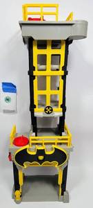 lot 103 image: MATTEL IMAGINEX DC SUPER FRIENDS BATMAN STREETS OF GOTHAM CIRY TOWER PLAYSET