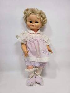 lot 117 image: OLDER VINTAGE LOOKING DOLL - UNSURE OF NAME