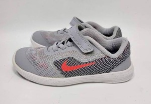 lot 118 image: PAIR OF NIKE SIZE 10C SNEAKERS