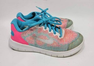 lot 122 image: NIKE GIRLS FREE RN RUNNING SHOES SIZE 1Y
