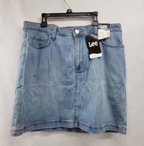 lot 144 image: LEE SKORT WOMENS SIZE 14M - NEW WITH TAGS