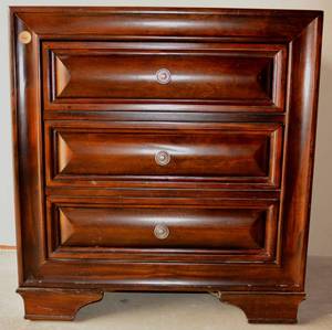 lot 56 image: 3 DRAWER WOODEN NIGHTSTAND