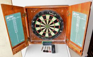 lot 57 image: BULL ACCUDART DARTBOARD