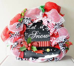 lot 65 image: LET IT SNOW CHRISTMAS WREATH DECORATION