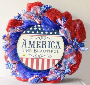 lot 66 image: AMERICA THE BEAUTIFUL INDEPENDANCE DAY THEMED WREATH DECORATION