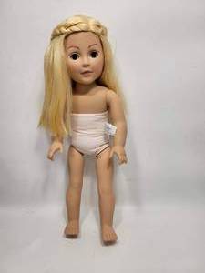 lot 157 image: MADAM ALEXANDER DOLL