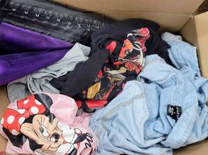 lot 166 image: BOX LOT OF RANDOM CLOTHING&nbsp