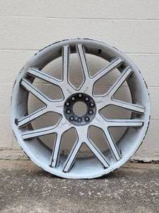 lot 175 image: $$$ SET OF 4 LUXXX ALLOYS LUX 7 WHEELS- 26x10 6x135