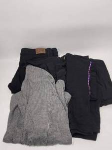 lot 225 image: SELECTION OF WOMENS CLOTHING - SIZES IN DESCRIPTION