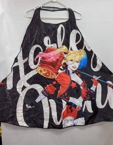 lot 247 image: HARLEY QUINN CAPE AND KEYCHAIN