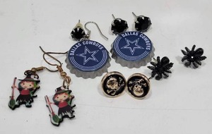 lot 261 image: LOT OF MISC EARRINGS