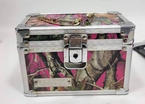 lot 264 image: VAULTZ PINK CAMO BOX AND ACCESSORIES