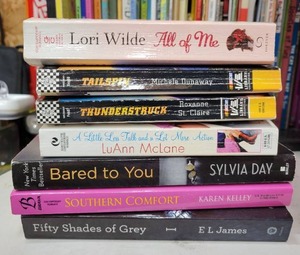 lot 291 image: STACK OF FICTION BOOKS