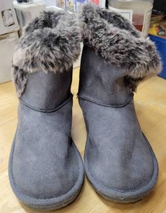 lot 294 image: CHILDRENS PLACE BOOTS SIZE 13
