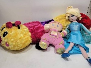 lot 297 image: PLUSH LOT INCLUDING DISNEY FROZEN CHARACTER