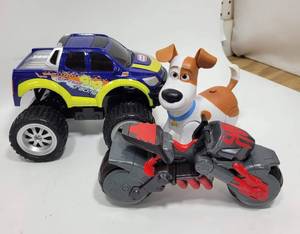 lot 300 image: LOT OF MISC TOYS