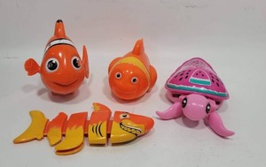 lot 304 image: LOT OF WATER TOYS