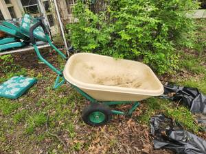 lot 237 image: Dandux dumping wheelbarrow