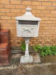 lot 246 image: Cast iron mailbox