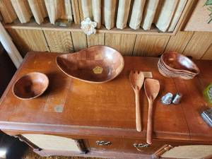 lot 257 image: Genuine Formosa-Wood bowls and more