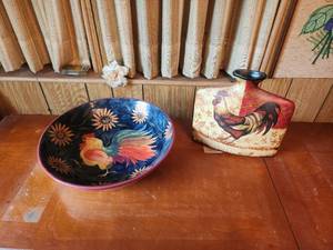 lot 264 image: Selection of Rooster decor.