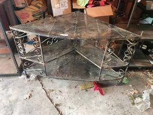 lot 209 image: cast iron corner shelf - needs a little attention
