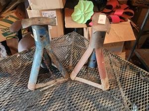 lot 196 image: Pair of car jack stands
