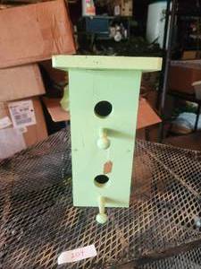 lot 208 image: Green birdhouse