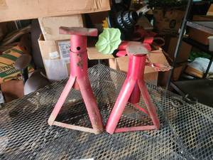 lot 204 image: Pair of floor car stands