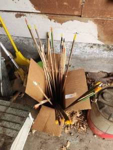 lot 198 image: Selection of arrows