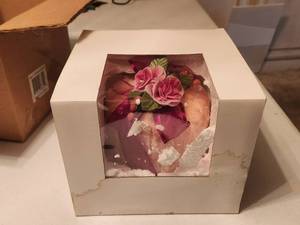 lot 188 image: Pink cake candle