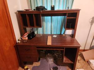 lot 142 image: Computer desk
