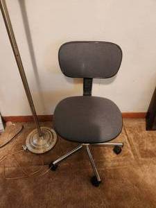 lot 140 image: Office chair