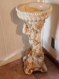 lot 120 image: Cherub pedestal plant stand