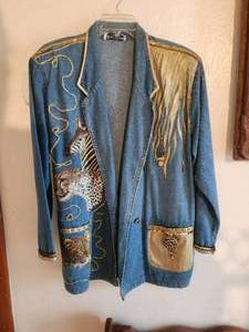 lot 118 image: Distinctive Sportswear denim jacket